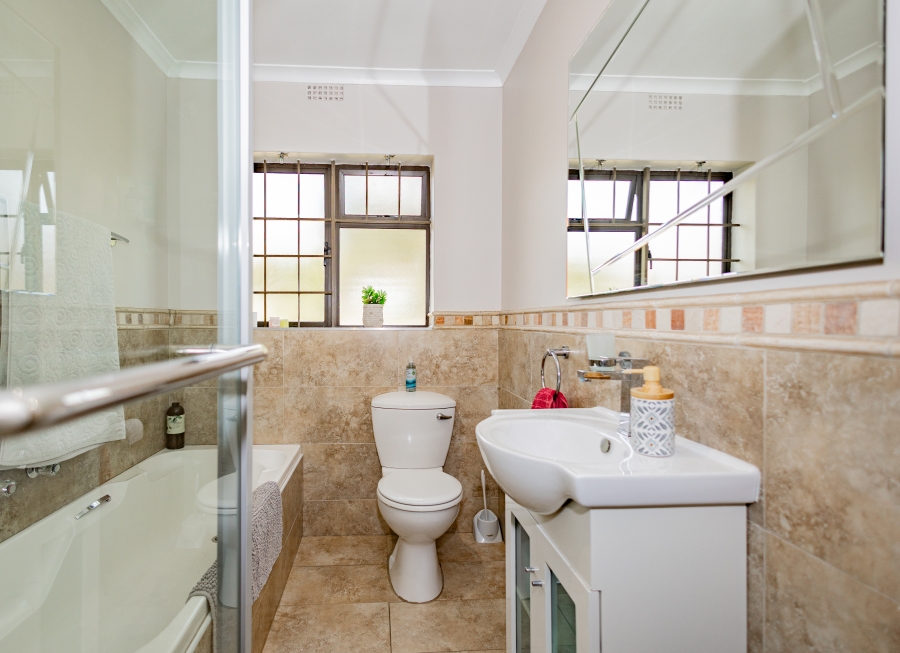 4 Bedroom Property for Sale in Kenridge Heights Western Cape